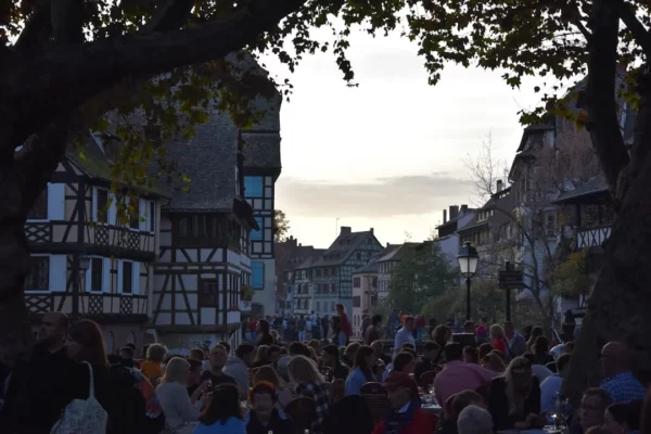 Village alsacien a colombages au coucher du soleil